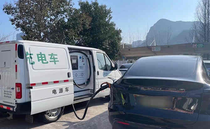 法库汽车搭电